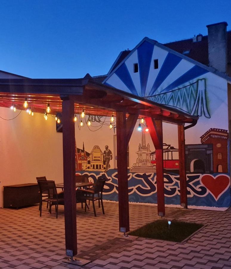 Design Apartments Red Blue Όσιγιεκ Εξωτερικό φωτογραφία