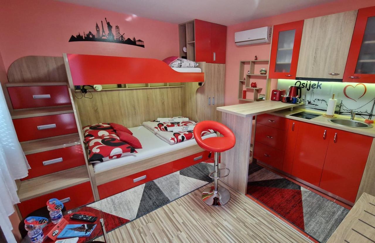 Design Apartments Red Blue Όσιγιεκ Εξωτερικό φωτογραφία