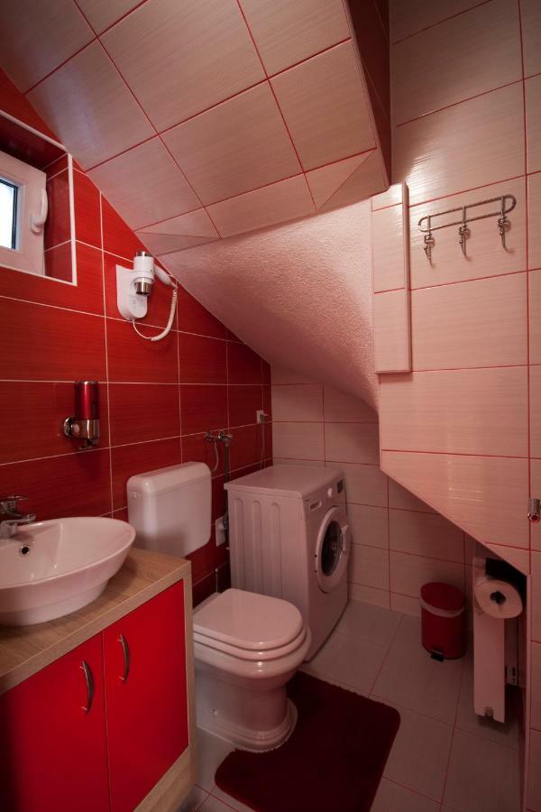 Design Apartments Red Blue Όσιγιεκ Εξωτερικό φωτογραφία