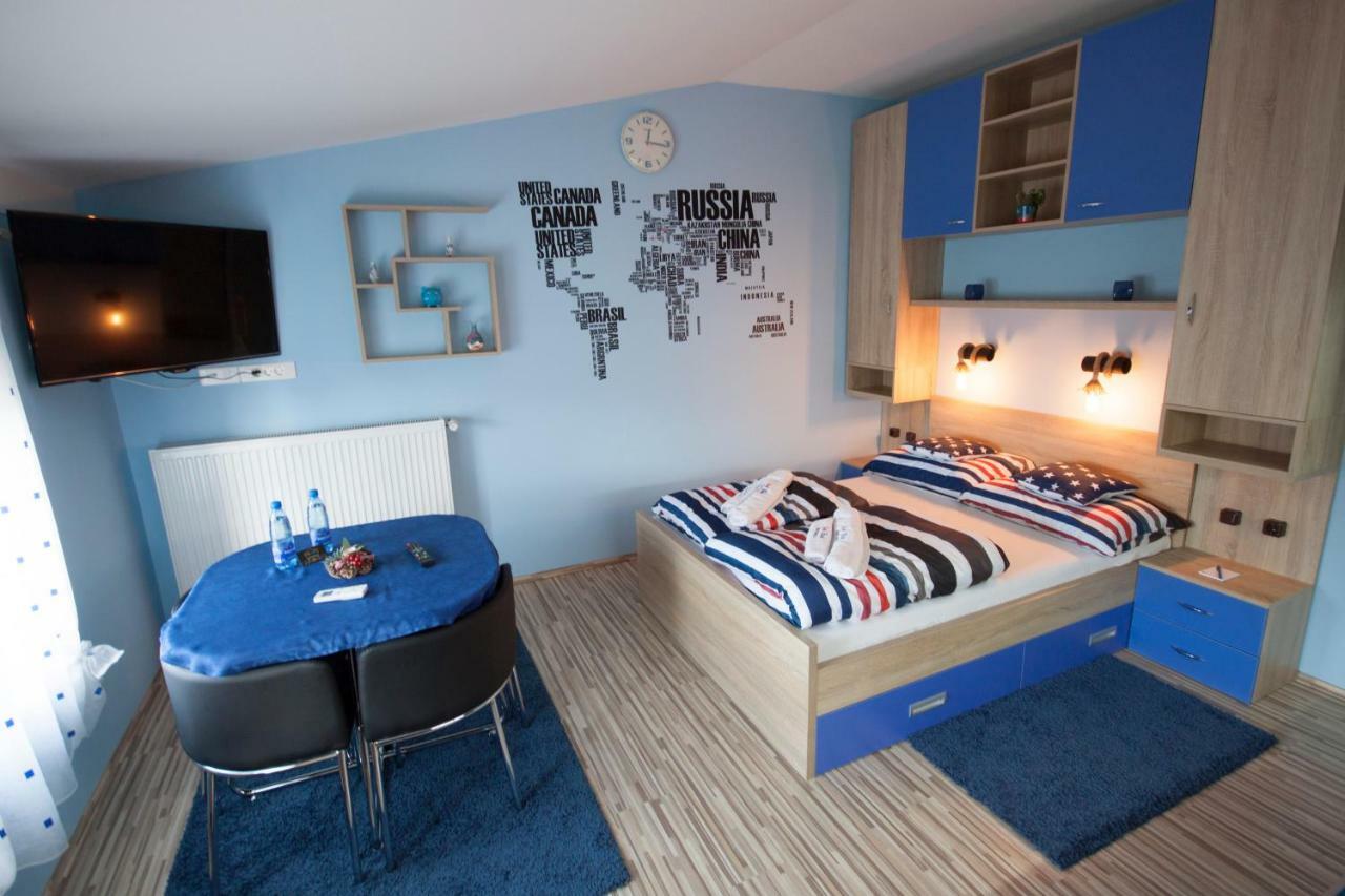 Design Apartments Red Blue Όσιγιεκ Εξωτερικό φωτογραφία